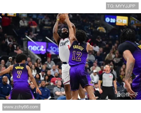 2017年快船与马刺经典对决全场录像回放及精彩瞬间分析